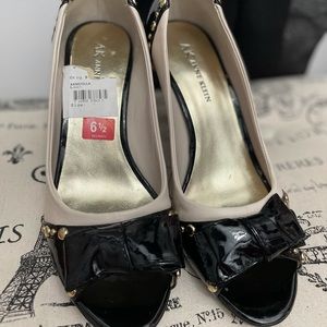 Brand new - Anne Klein 3in heels